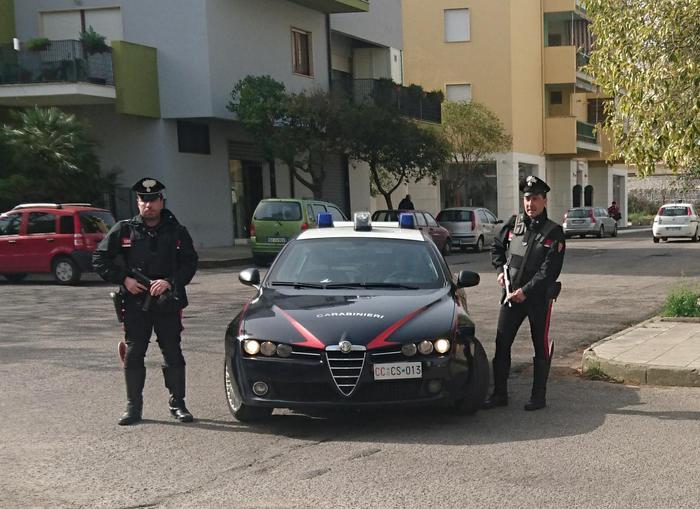 Evade domiciliari e va passeggio,arresto