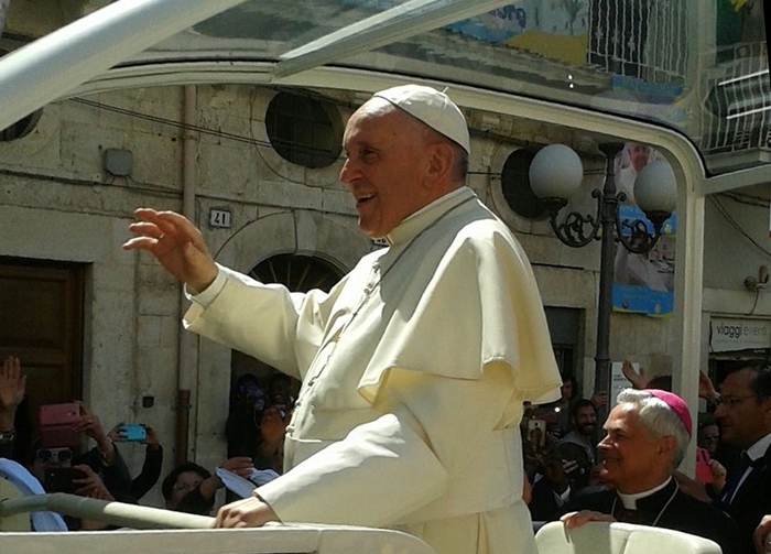 Decaro,domani sarò in piazza da Papa