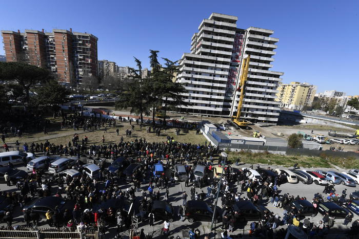 A Scampia al via la demolizione delle Vele ‘Gomorra’