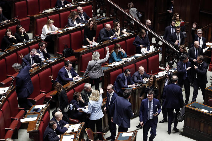 Coronavirus: via libera dell’Aula di Montecitorio al decreto, passa al Senato