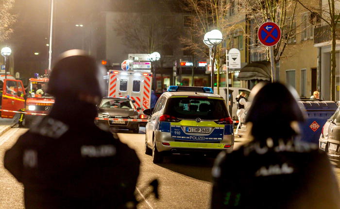 Germania: strage fra locali del narghilè ad Hanau, 11 morti. Il killer: ‘Annientare alcuni popoli’