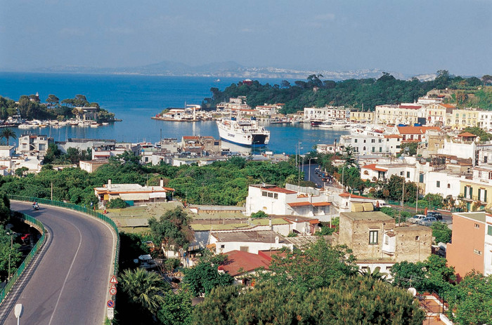 Ischia, stop turisti lombardi e veneti