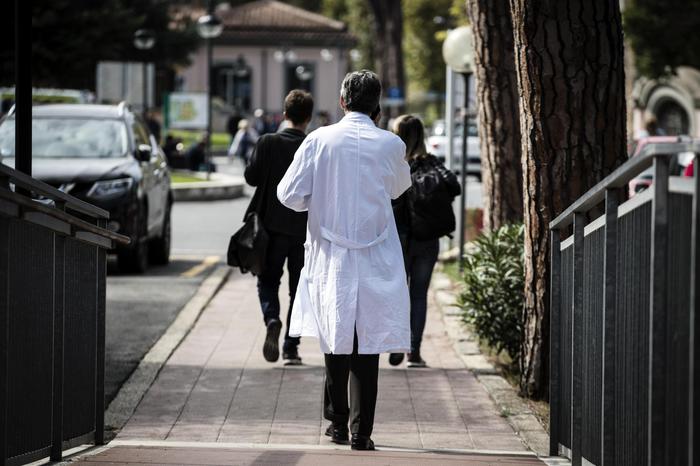 Arrestato medico per violenze sessuali