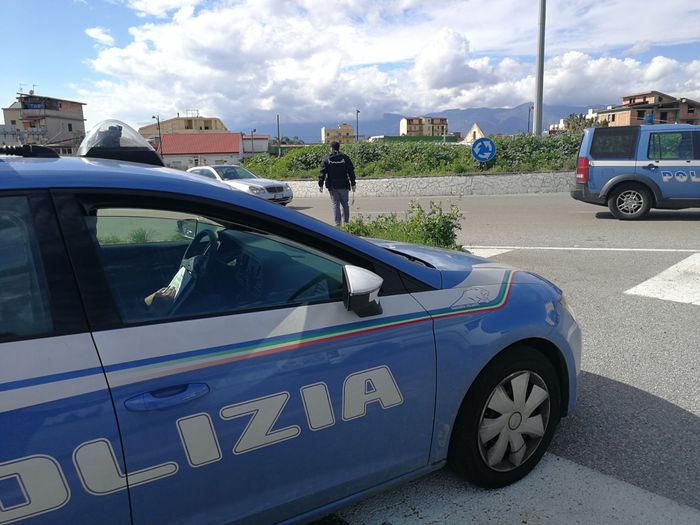 Tenta rapina e ruba cellulare,arrestato