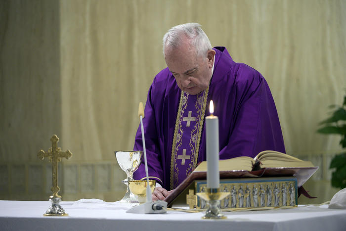 Coronavirus: Via Crucis Papa a S. Pietro