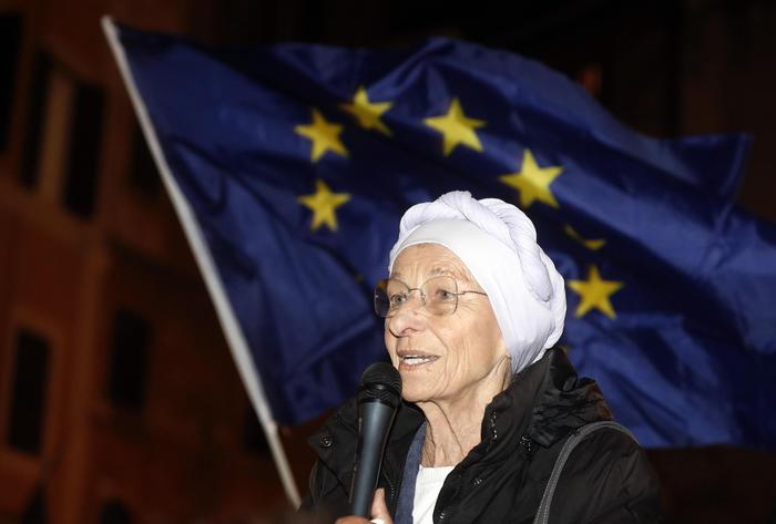 Bonino a Conte, rinviare referendum del 29/3