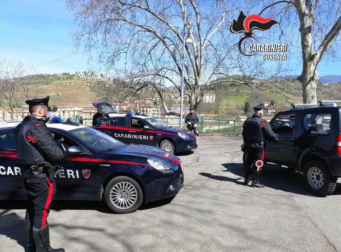 In auto con 200 grammi di droga,denunce