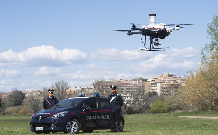 Drone dei Carabinieri su Scampia