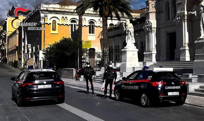 Furti e danneggiamenti, tre arresti