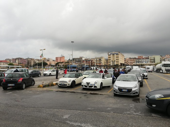 Rigorosi controlli auto a imbarcaderi