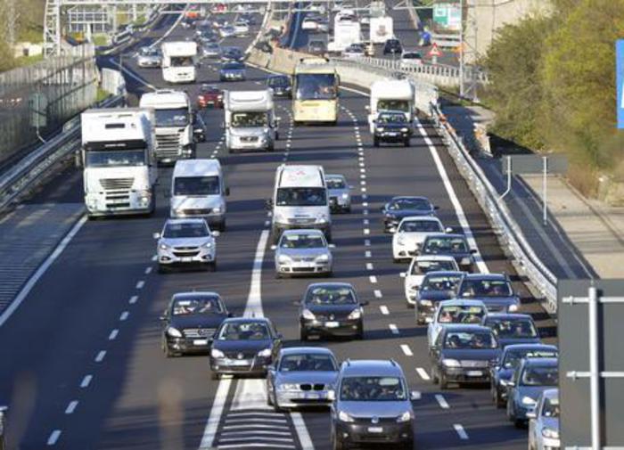 Intestazione fittizia di 633 auto