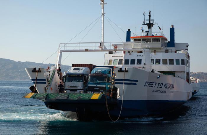 Coronavirus: nuova stretta trasporti marittimi in Sicilia
