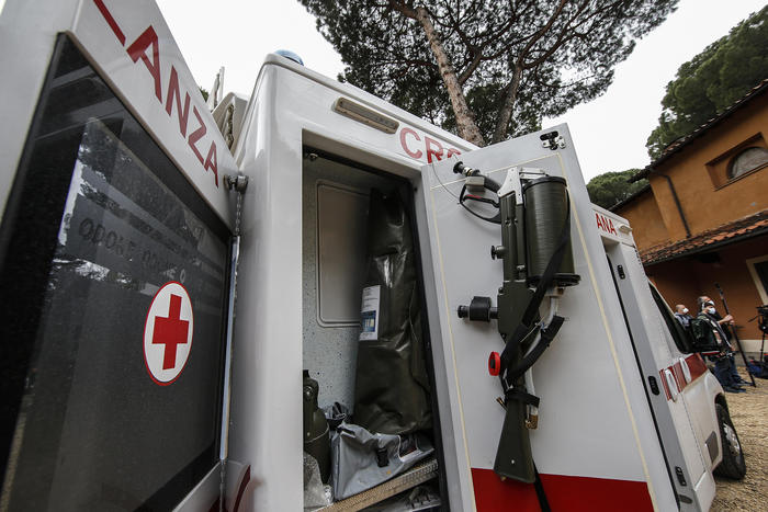 Lancia vernice sul mezzo della Croce Rossa Italiana, denunciata