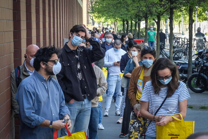 Coronavirus, a Milano i contagi non calano, registrati il doppio di ieri.