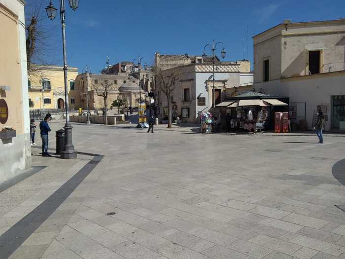 Pasqua e Pasquetta: negozi chiusi a Matera