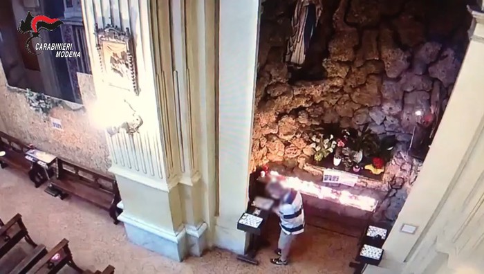 Carabinieri in chiesa arrestano un ladro