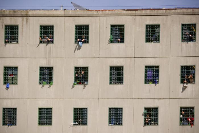 Procuratore De Raho: le scarcerazioni potevano essere evitate