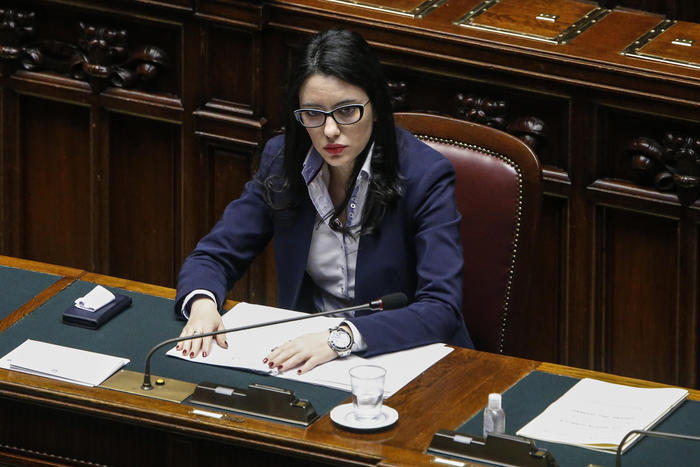 Minacce e insulti sui social, scorta per la ministra Azzolina