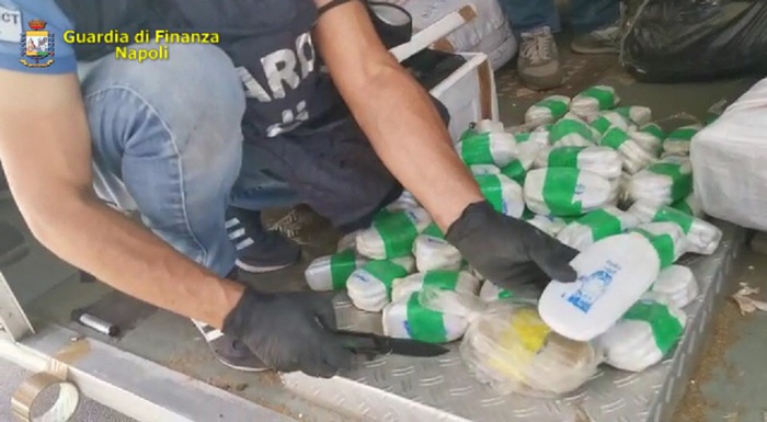 Maxi sequestro di droga al  porto di Salerno