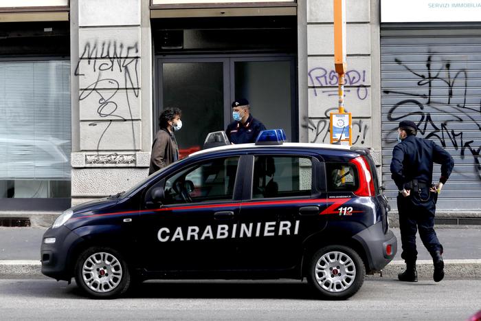 Ferita a morte in un  parcheggio.