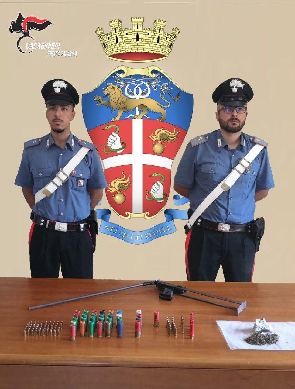 Placanica (RC). I Carabinieri rinvengono armi e droga