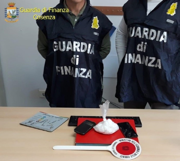 Droga: in auto con cocaina,2 arresti della Guardia di finanza