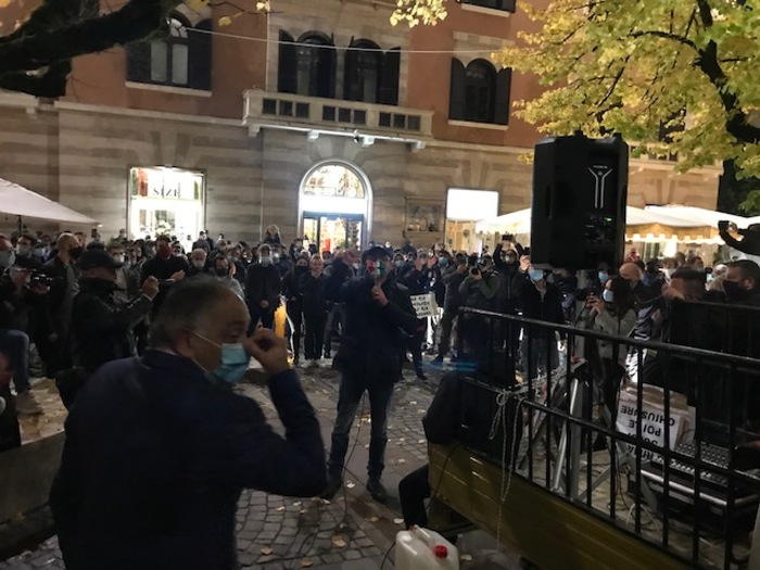 Dpcm: a Cosenza in piazza associazioni e commercianti