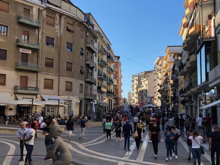 Covid: sindaco Cosenza chiude strade della movida