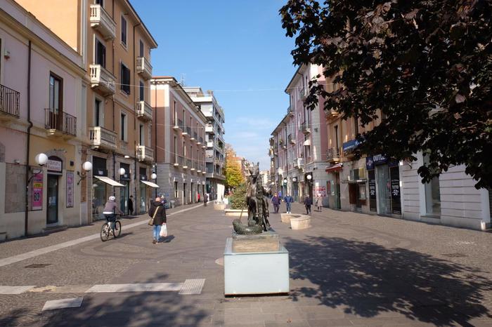 Dpcm: a Cosenza poca gente e controlli per le strade