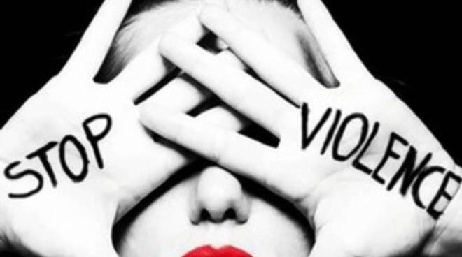 25 Novembre: Giornata mondiale contro la violenza sulle Donne. Le parole come fardelli.