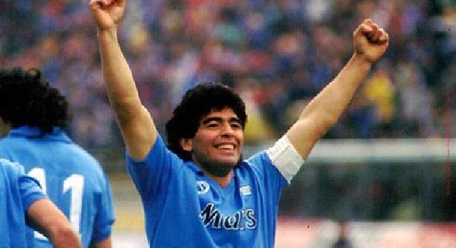 Muore Diego Armando Maradona, nei cieli vola un Campione