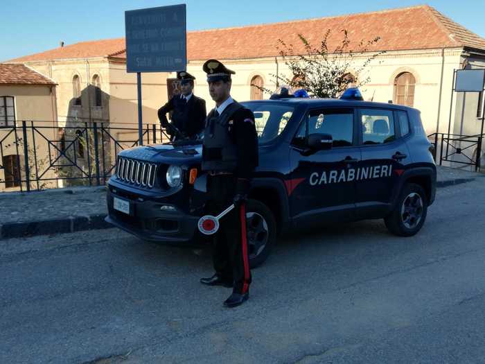 Si allontana da casa e finisce in un torrente, salvato dai Carabinieri