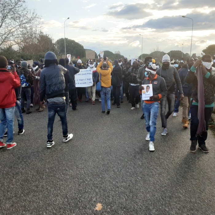 Migranti: sciopero e corteo braccianti nel Reggino