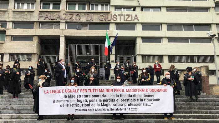 Giustizia: 2 magistrati onorari in sciopero fame per riforma