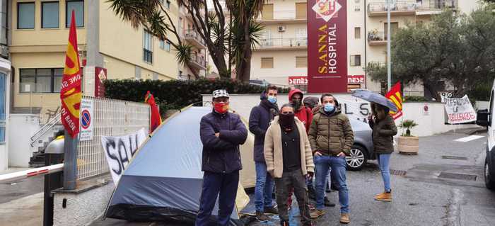 Sant’Anna Hospital: sit-in Usb, eccellenza non deve chiudere