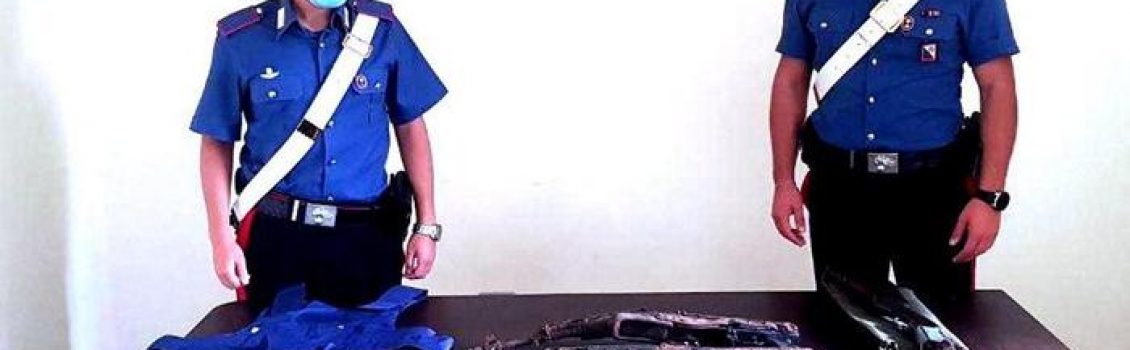 Armi:granata e munizioni in terreno,arrestati nonno e nipote