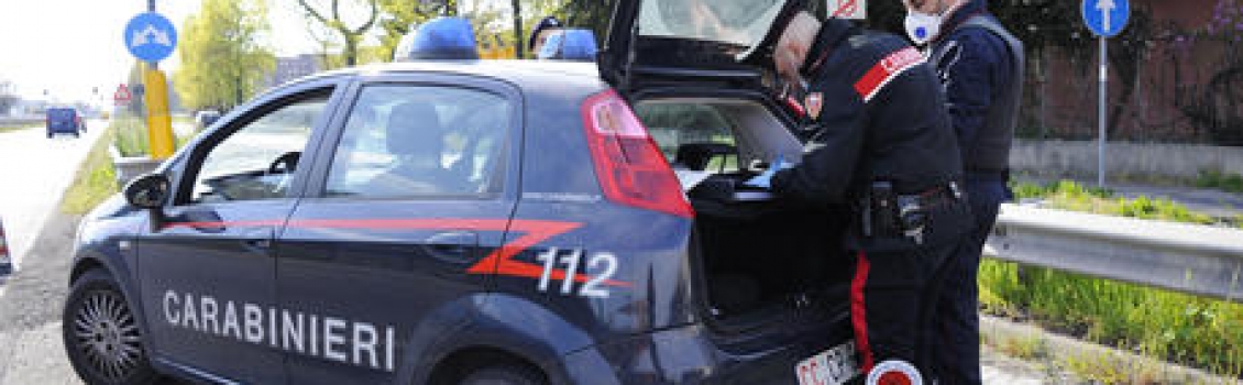 Prete con crocefisso per strade, multato