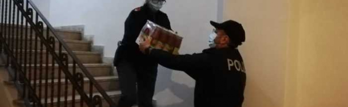 Generi alimentari consegnati da Polizia a parrocchie Cosenza