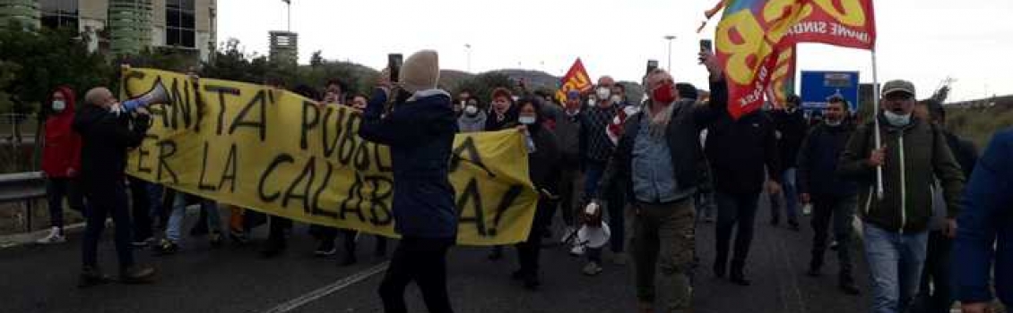 Calabria: Boccia a Catanzaro, proteste a Cittadella regione