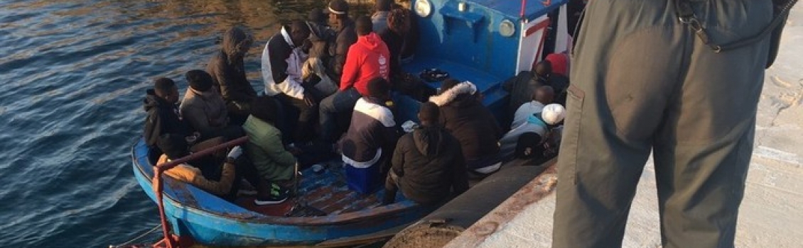 Migranti: in 100 sbarcano a Lampedusa