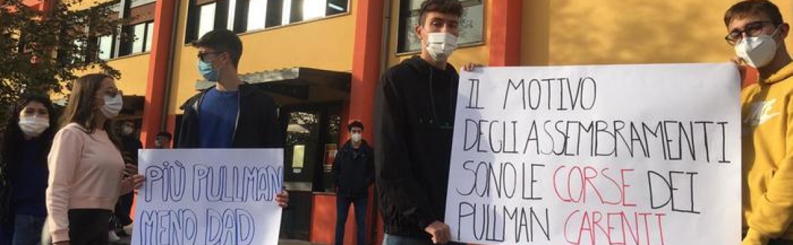 Covid: protesta studenti Castrovillari contro chiusura scuole