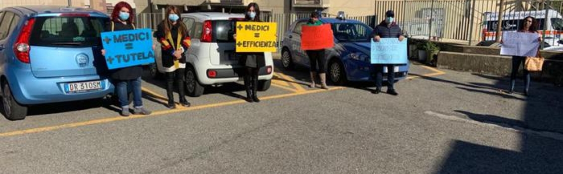 Covid: sit-in davanti ospedale Corigliano, salute è diritto