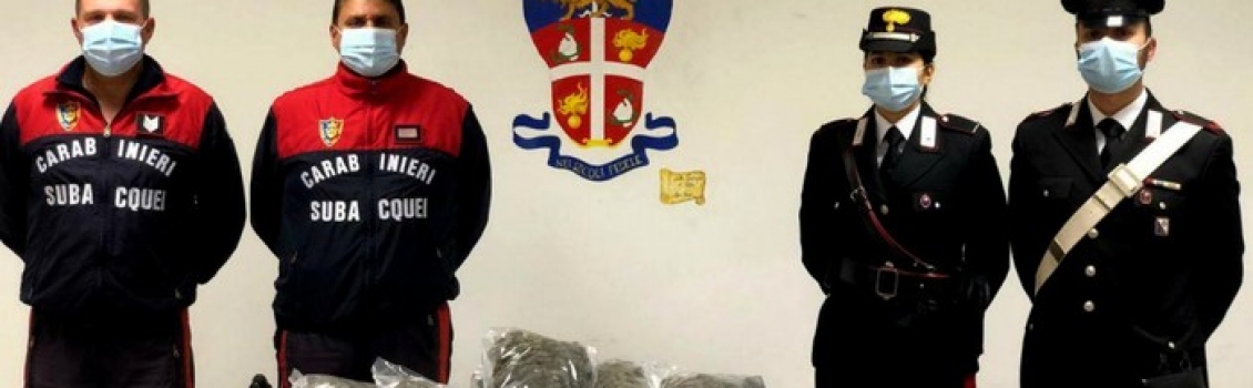 Droga: trasportavano 7 kg di marijuana su barca, 2 arresti dei Carabinieri