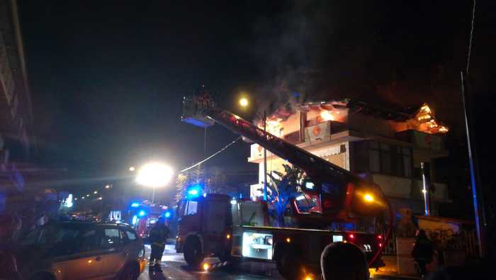 Incendio in un palazzo a Limbadi, nessun ferito