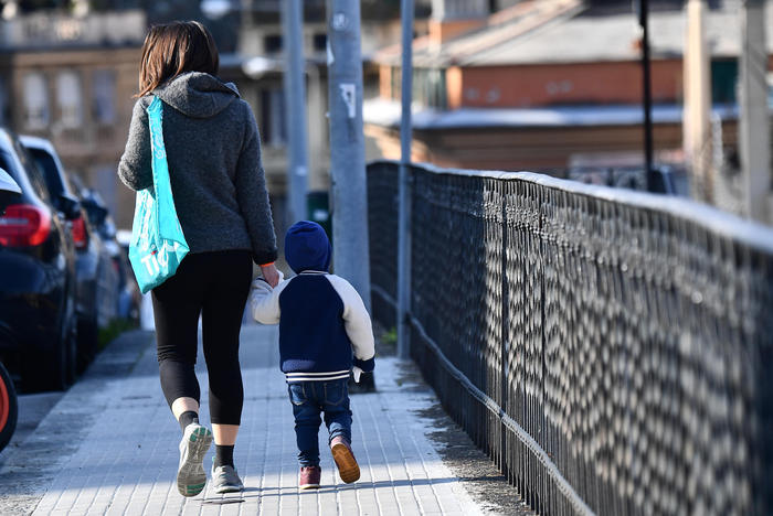 Viminale: sì alla camminata genitore-figlio, no al jogging