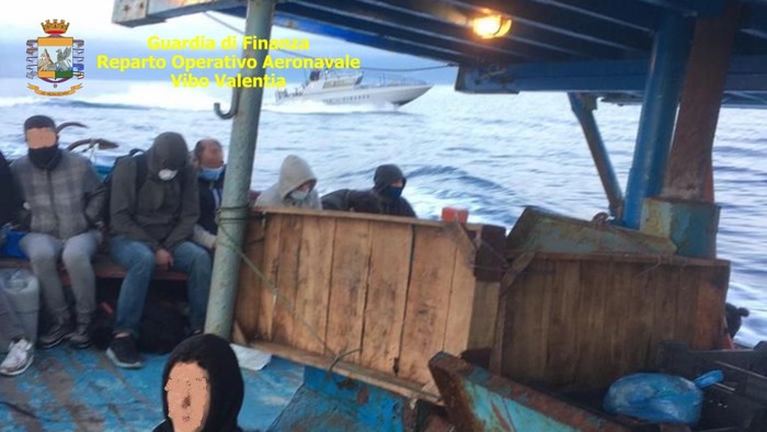 Migranti:due sbarchi in Calabria,presi 8 presunti scafisti