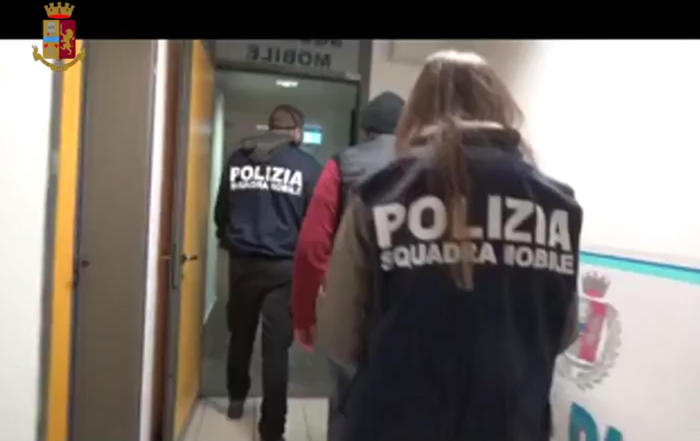 Armi: arsenale scoperto da Polizia a Roggiano Gravina